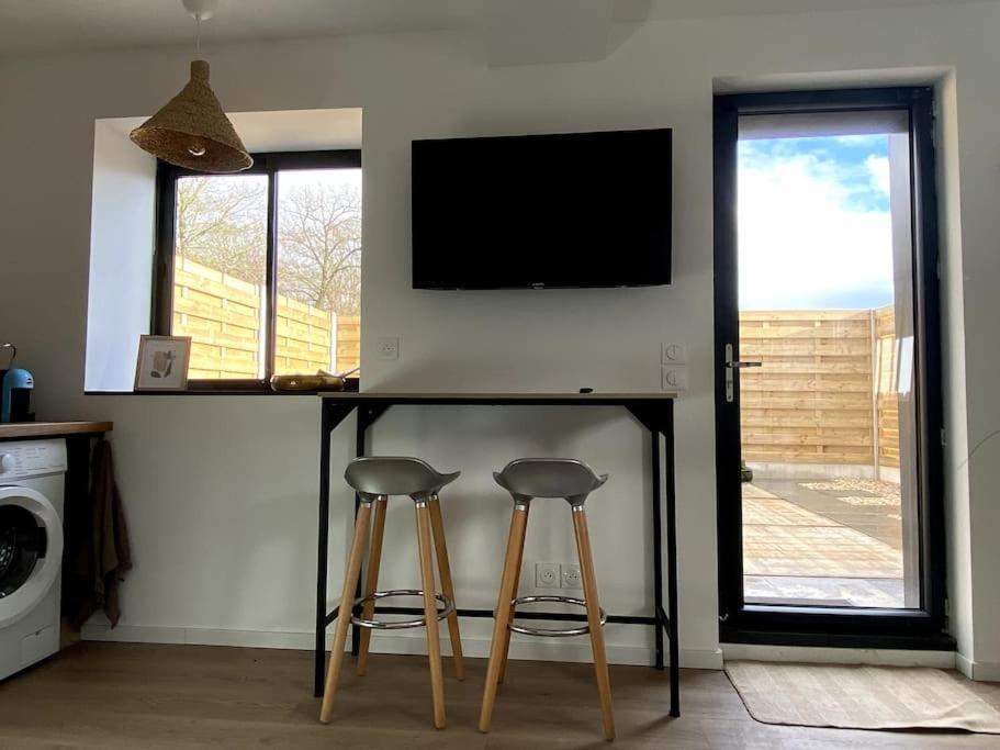 Entre Ville Et Campagne Appartement Cosy Avec Parking Et Terrasse Wood Coutiches Екстериор снимка